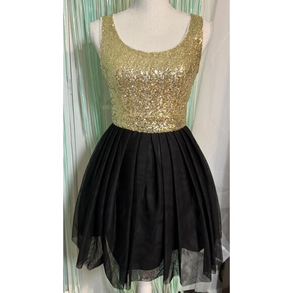 B Darlin Gold Sequin Top, Black Tulle Bottom, HOCO, Prom, Cocktail, Dress, 3/4 - Picture 1 of 7